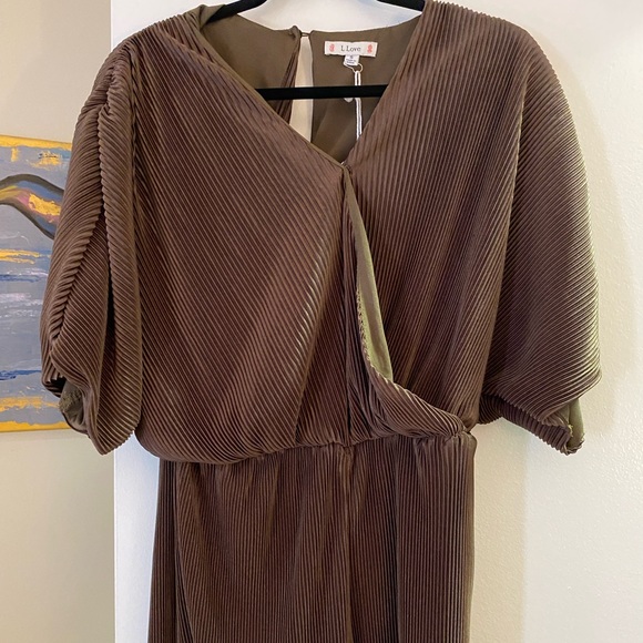 NWT Romper - Picture 2 of 4